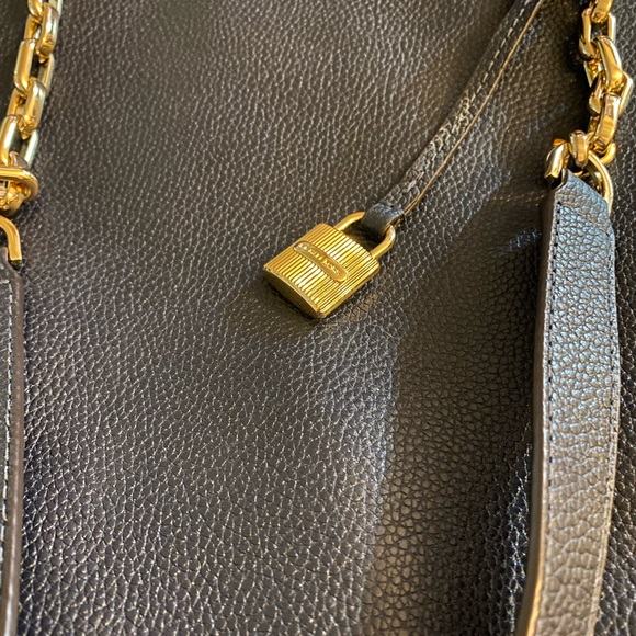 EUC Michael Kors Mercer tote. Like new - Picture 2 of 9